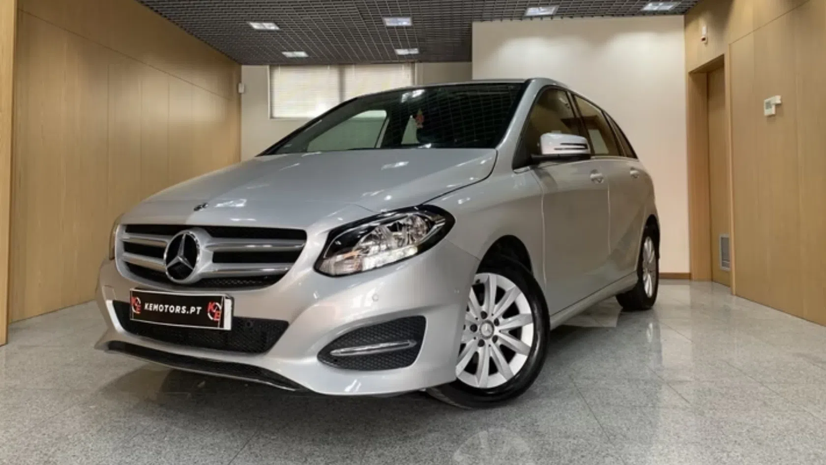 Mercedes b180 em auto.pt
